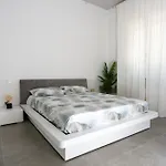 Elegante Piano Terra A 200 Mt Dal Mare Apartment