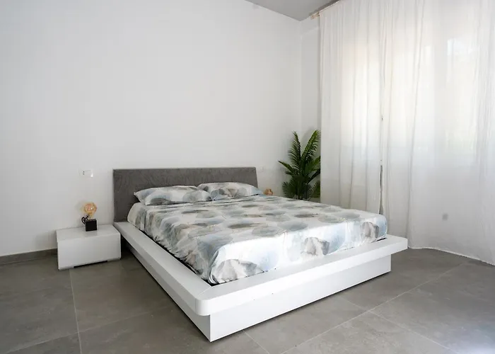 Elegante Piano Terra A 200 Mt Dal Mare Apartamento